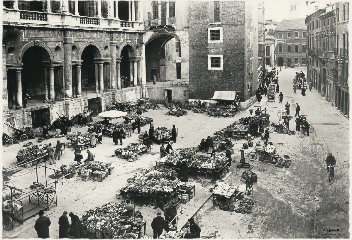 Piazza delle Erbe Vicenza 1920 Mercato