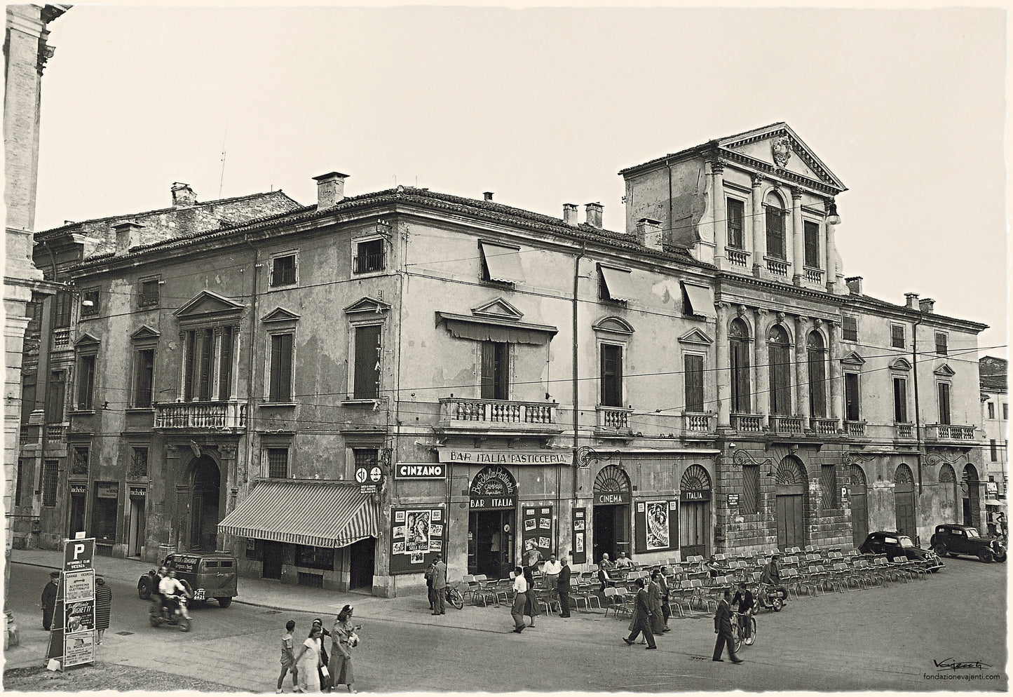Vicenza - Piazza Castello  - Palazzo Piovini 1950